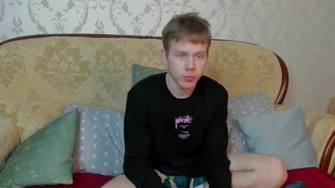 Snapshot of twelveeek chatting on 11/08/25, 07:12 Angus online show from 11/08/25, 07:12