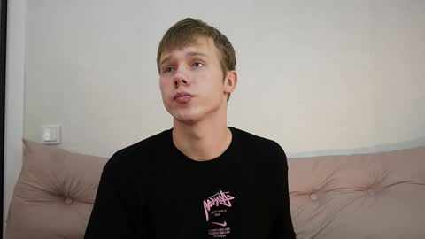 Snapshot of twelveeek chatting on 11/16/25, 07:19 Angus online show from 11/16/25, 07:19