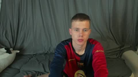 Snapshot of twelveeek chatting on 11/22/25, 07:51 Angus online show from 11/22/25, 07:51