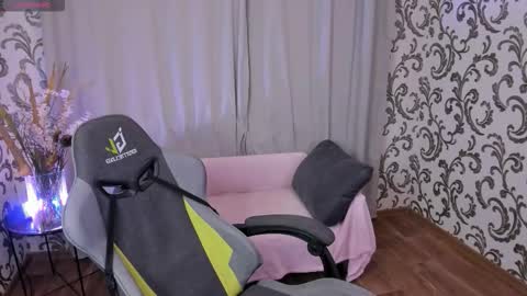 Snapshot of twelveeek chatting on 12/03/25, 07:12 Angus online show from 12/03/25, 07:12