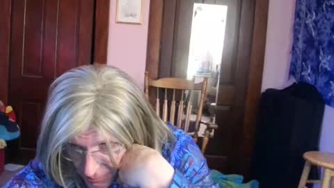 Snapshot of twin53 chatting on 01/25/25, 12:58 Kitten online show from 01/25/25, 12:58