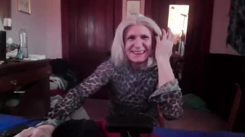 Snapshot of twin53 chatting on 03/09/25, 06:54 Kitten online show from 03/09/25, 06:54