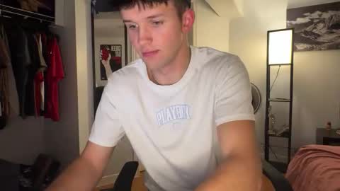 Snapshot of twink2048 chatting on 12/16/25, 01:32 twink2048 online show from 12/16/25, 01:32