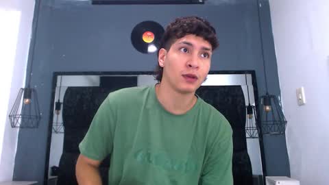 Snapshot of twink_bunny chatting on 03/19/26, 03:43 samu online show from 03/19/26, 03:43