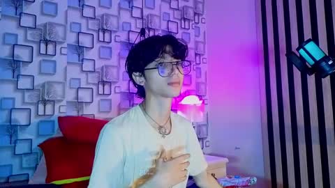 Snapshot of twink_sebas7 chatting on 05/07/26, 12:21 Sebastin online show from 05/07/26, 12:21
