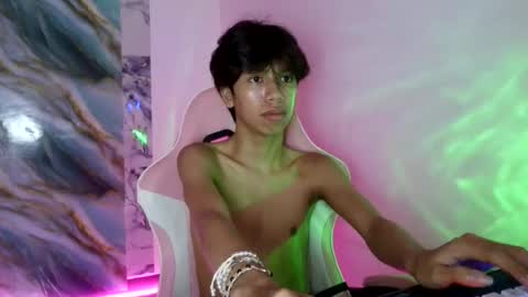 Snapshot of twink_sunny chatting on 07/17/26, 06:35 sunny online show from 07/17/26, 06:35