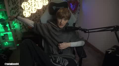 Snapshot of twinkben04 chatting on 10/02/25, 09:00 Ben online show from 10/02/25, 09:00