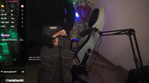 Snapshot of twinkben04 chatting on 10/13/25, 08:42 Ben online show from 10/13/25, 08:42