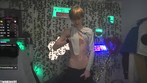 Snapshot of twinkben04 chatting on 11/12/25, 10:30 Ben online show from 11/12/25, 10:30