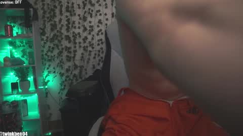 Snapshot of twinkben04 chatting on 11/16/25, 03:34 Ben online show from 11/16/25, 03:34