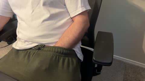 Snapshot of twinkboylover321 chatting on 01/12/26, 06:02 Tell me what to do online show from 01/12/26, 06:02