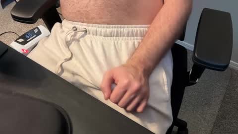 Snapshot of twinkboylover321 chatting on 02/14/26, 07:10 Tell me what to do online show from 02/14/26, 07:10