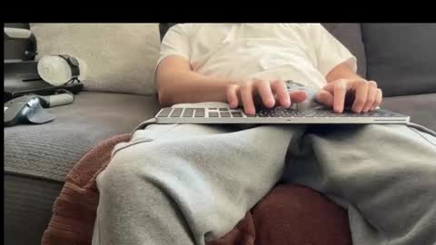 Snapshot of twinkboylover321 chatting on 02/22/26, 08:18 Tell me what to do online show from 02/22/26, 08:18