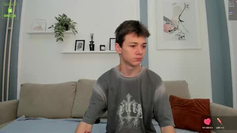 Snapshot of twinkguy_slim chatting on 09/14/25, 04:17 Viego Pattel online show from 09/14/25, 04:17