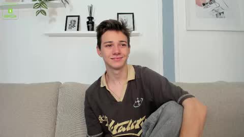 Snapshot of twinkguy_slim chatting on 09/17/25, 04:30 Viego Pattel online show from 09/17/25, 04:30