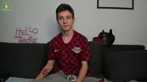 Snapshot of twinkguy_slim chatting on 09/22/25, 04:36 Viego Pattel online show from 09/22/25, 04:36