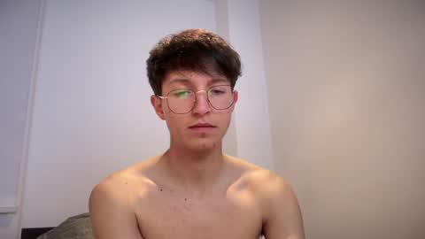 Snapshot of twinkie_19_004 chatting on 01/27/25, 04:20 Santiago online show from 01/27/25, 04:20