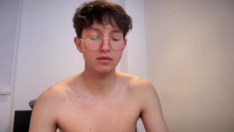 Snapshot of twinkie_19_004 chatting on 01/28/25, 11:17 Santiago online show from 01/28/25, 11:17