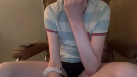 twinkie_lad117 online show from 10/04/25, 07:17