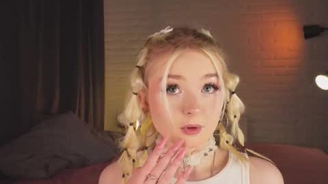 twinklefluff online show from 10/18/25, 03:57