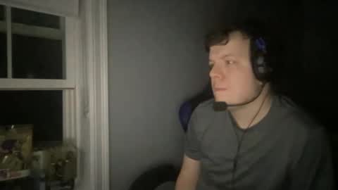 Snapshot of twinkmikexxx12 chatting on 04/17/26, 03:53 mike online show from 04/17/26, 03:53