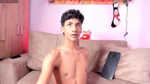 twinksboys_23 online show from 11/18/25, 02:43