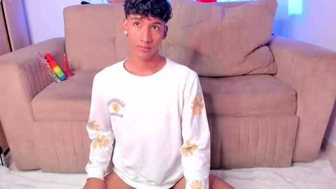 Snapshot of twinksboys_23 chatting on 01/06/26, 06:00 twinksboys_23 online show from 01/06/26, 06:00