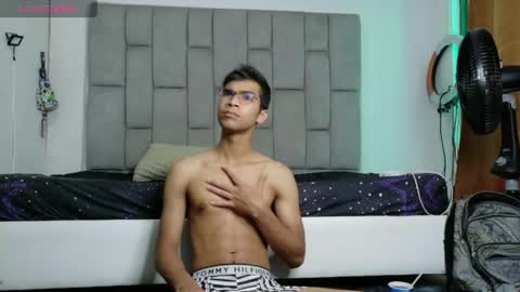 Snapshot of twinksecrets_ chatting on 04/14/26, 11:27 twinksecrets_ online show from 04/14/26, 11:27