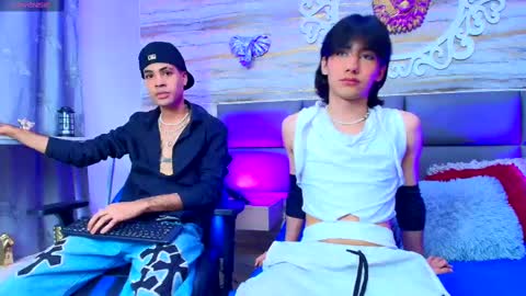 Snapshot of twinslovers_ chatting on 09/11/25, 07:47 twinslovers_ online show from 09/11/25, 07:47