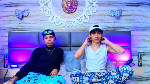 Snapshot of twinslovers_ chatting on 09/16/25, 07:59 twinslovers_ online show from 09/16/25, 07:59