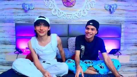 Snapshot of twinslovers_ chatting on 09/17/25, 07:59 twinslovers_ online show from 09/17/25, 07:59