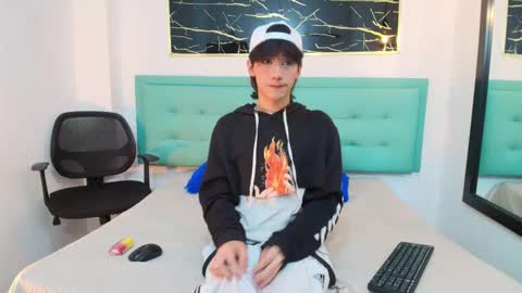 Snapshot of twinslovers_ chatting on 10/09/25, 04:43 twinslovers_ online show from 10/09/25, 04:43