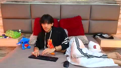 Snapshot of twinslovers_ chatting on 10/17/25, 09:50 twinslovers_ online show from 10/17/25, 09:50