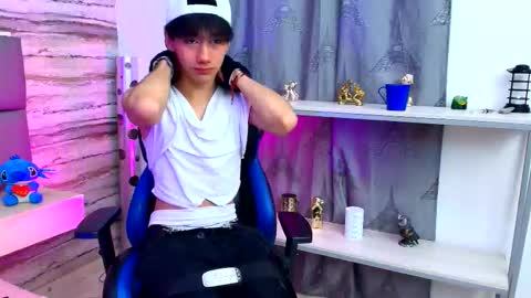 Snapshot of twinslovers_ chatting on 10/19/25, 10:10 twinslovers_ online show from 10/19/25, 10:10