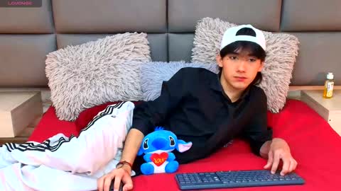 Snapshot of twinslovers_ chatting on 10/24/25, 12:52 twinslovers_ online show from 10/24/25, 12:52