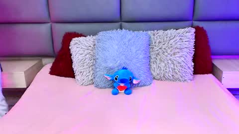 Snapshot of twinslovers_ chatting on 10/25/25, 01:35 twinslovers_ online show from 10/25/25, 01:35