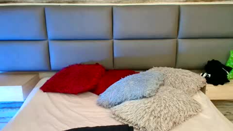 Snapshot of twinslovers_ chatting on 11/02/25, 01:19 twinslovers_ online show from 11/02/25, 01:19