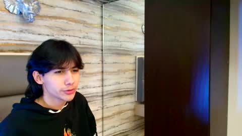 Snapshot of twinslovers_ chatting on 11/04/25, 10:20 twinslovers_ online show from 11/04/25, 10:20