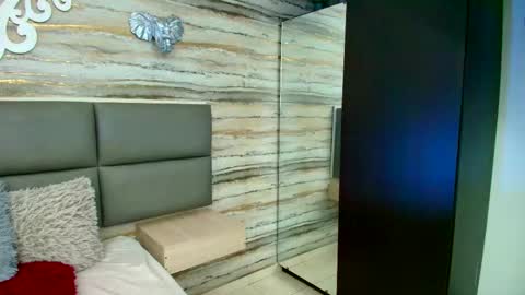 Snapshot of twinslovers_ chatting on 11/05/25, 10:21 twinslovers_ online show from 11/05/25, 10:21