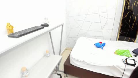 Snapshot of twinslovers_ chatting on 11/12/25, 04:02 twinslovers_ online show from 11/12/25, 04:02