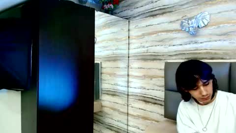 Snapshot of twinslovers_ chatting on 11/17/25, 01:44 twinslovers_ online show from 11/17/25, 01:44