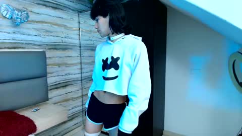 Snapshot of twinslovers_ chatting on 11/25/25, 01:27 twinslovers_ online show from 11/25/25, 01:27