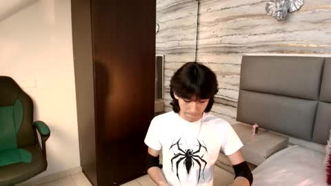 Snapshot of twinslovers_ chatting on 11/27/25, 04:03 twinslovers_ online show from 11/27/25, 04:03