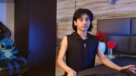 twinslovers_ online show from 02/19/26, 04:19