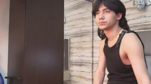 Snapshot of twinslovers_ chatting on 05/12/26, 03:58 twinslovers_ online show from 05/12/26, 03:58