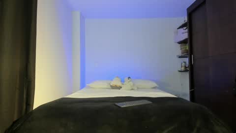 twintease online show from 01/02/25, 11:31