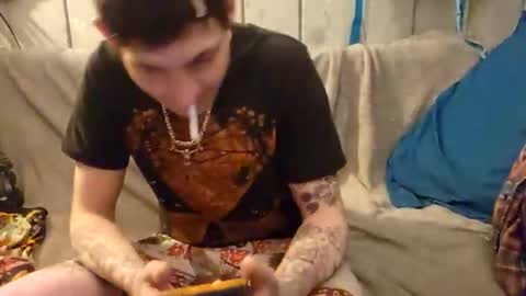 Snapshot of twistedblizzy chatting on 12/17/24, 06:53 TwistedBlizzy online show from 12/17/24, 06:53