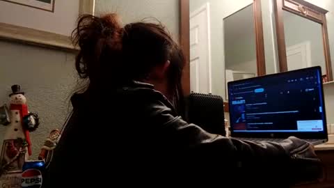 Snapshot of twistedlilpunk chatting on 12/28/24, 09:09 twistedlilpunk online show from 12/28/24, 09:09