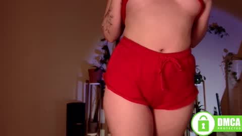 Snapshot of twix_girl chatting on 03/05/25, 07:06 Stranger online show from 03/05/25, 07:06