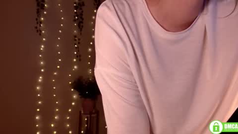 Snapshot of twix_girl chatting on 09/24/25, 06:55 Stranger online show from 09/24/25, 06:55